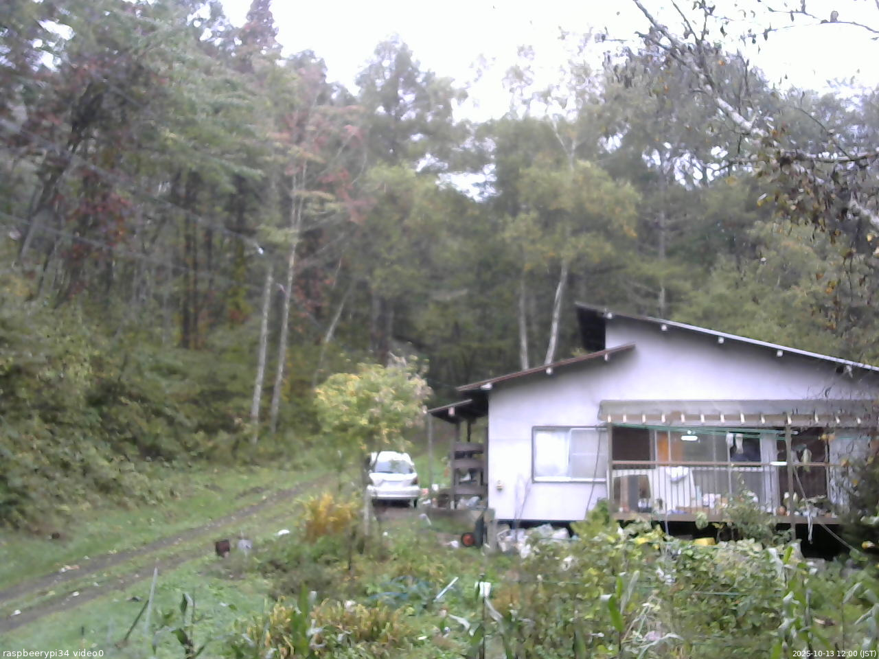 長野県菅平高原 ゆたか山荘 西側(坂上) 2025/10/13 12:00