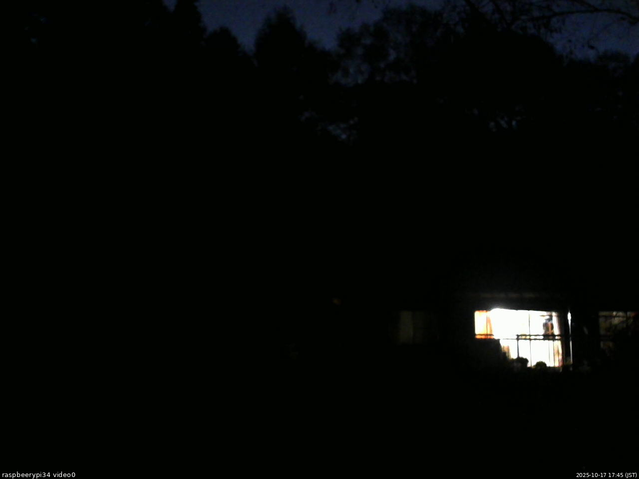 長野県菅平高原 ゆたか山荘 西側(坂上) 2025/10/17 17:45