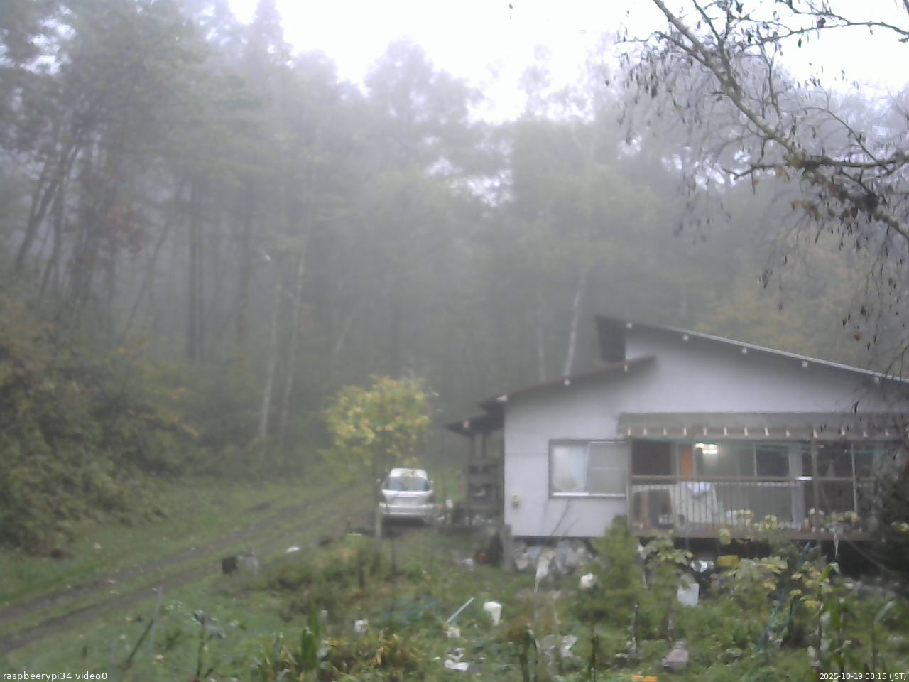 長野県菅平高原 ゆたか山荘 西側(坂上) 2025/10/19 08:15