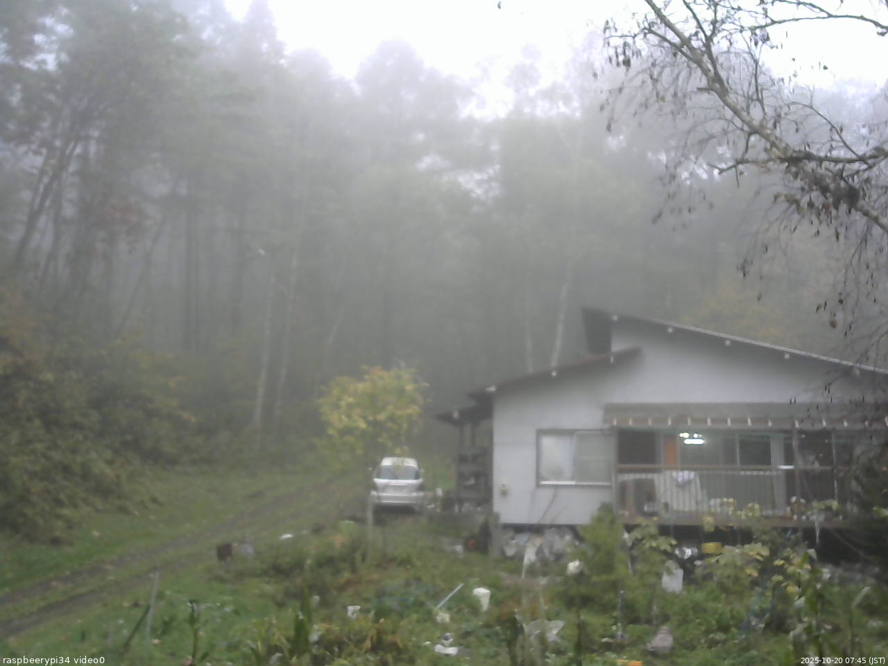 長野県菅平高原 ゆたか山荘 西側(坂上) 2025/10/20 07:45