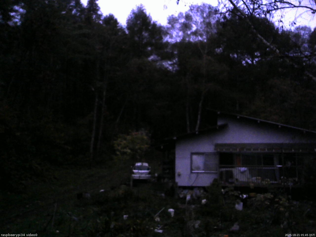 長野県菅平高原 ゆたか山荘 西側(坂上) 2025/10/21 05:45