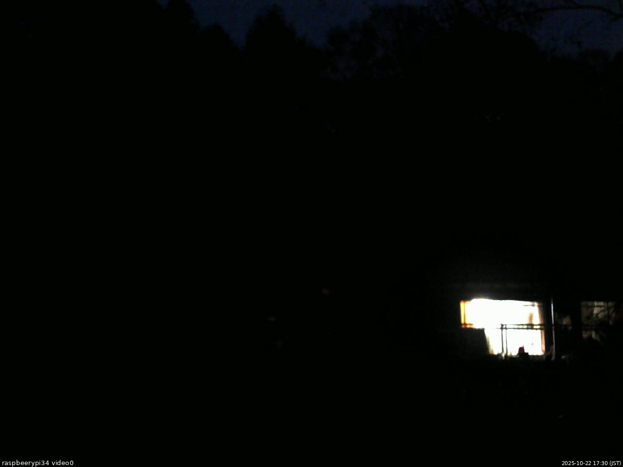 長野県菅平高原 ゆたか山荘 西側(坂上) 2025/10/22 17:30
