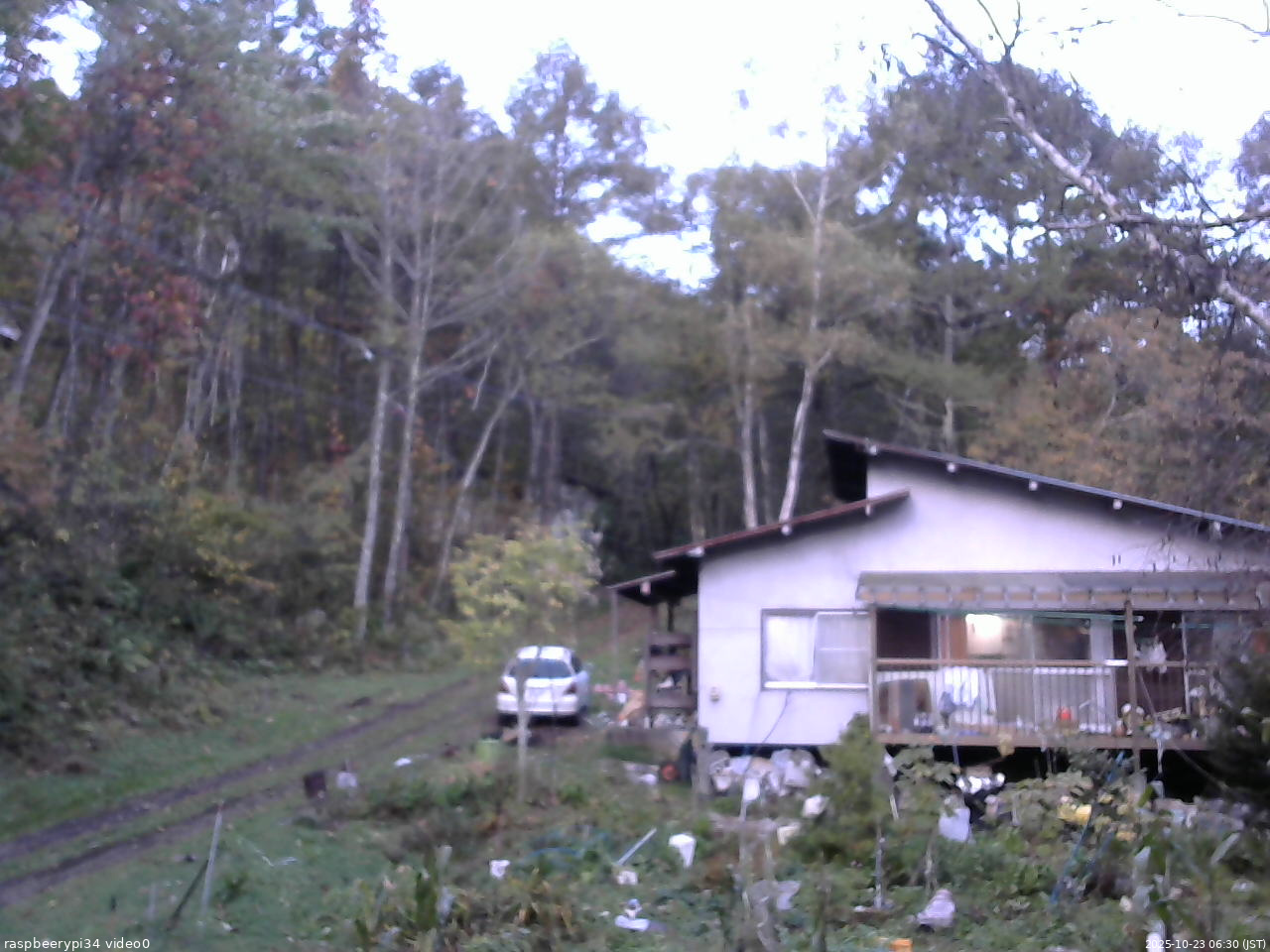 長野県菅平高原 ゆたか山荘 西側(坂上) 2025/10/23 06:30