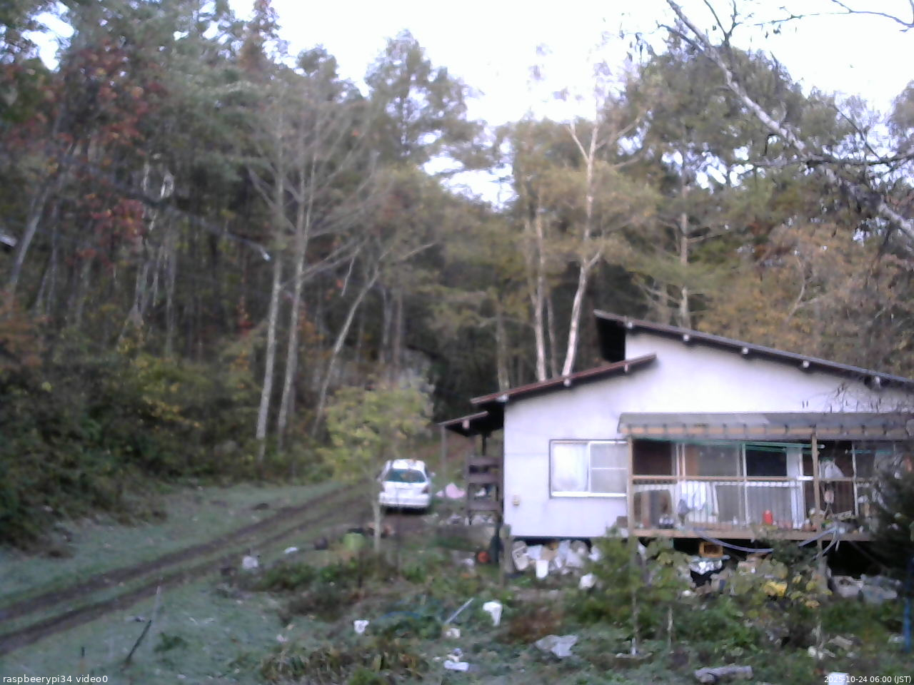 長野県菅平高原 ゆたか山荘 西側(坂上) 2025/10/24 06:00