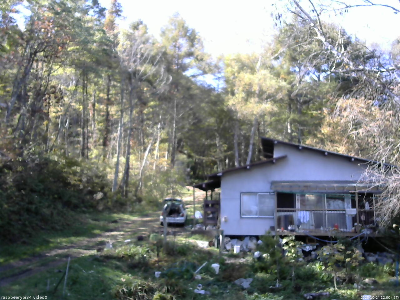 長野県菅平高原 ゆたか山荘 西側(坂上) 2025/10/24 12:00