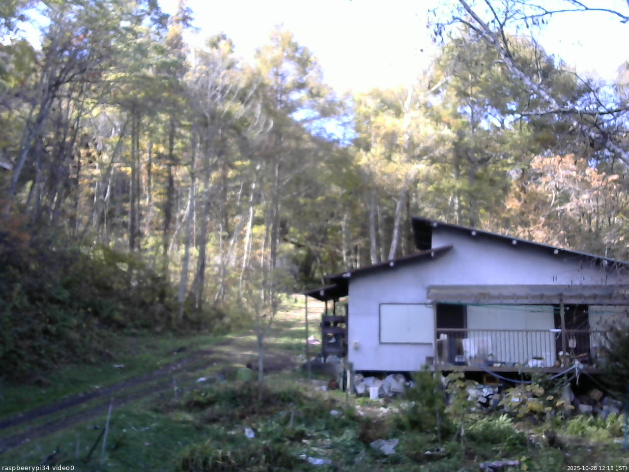 長野県菅平高原 ゆたか山荘 西側(坂上) 2025/10/28 12:15