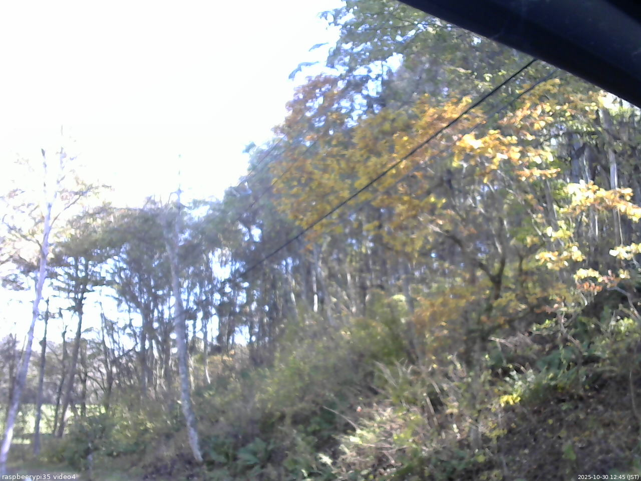 長野県菅平高原 ゆたか山荘 東側上空 2025/10/30 12:45