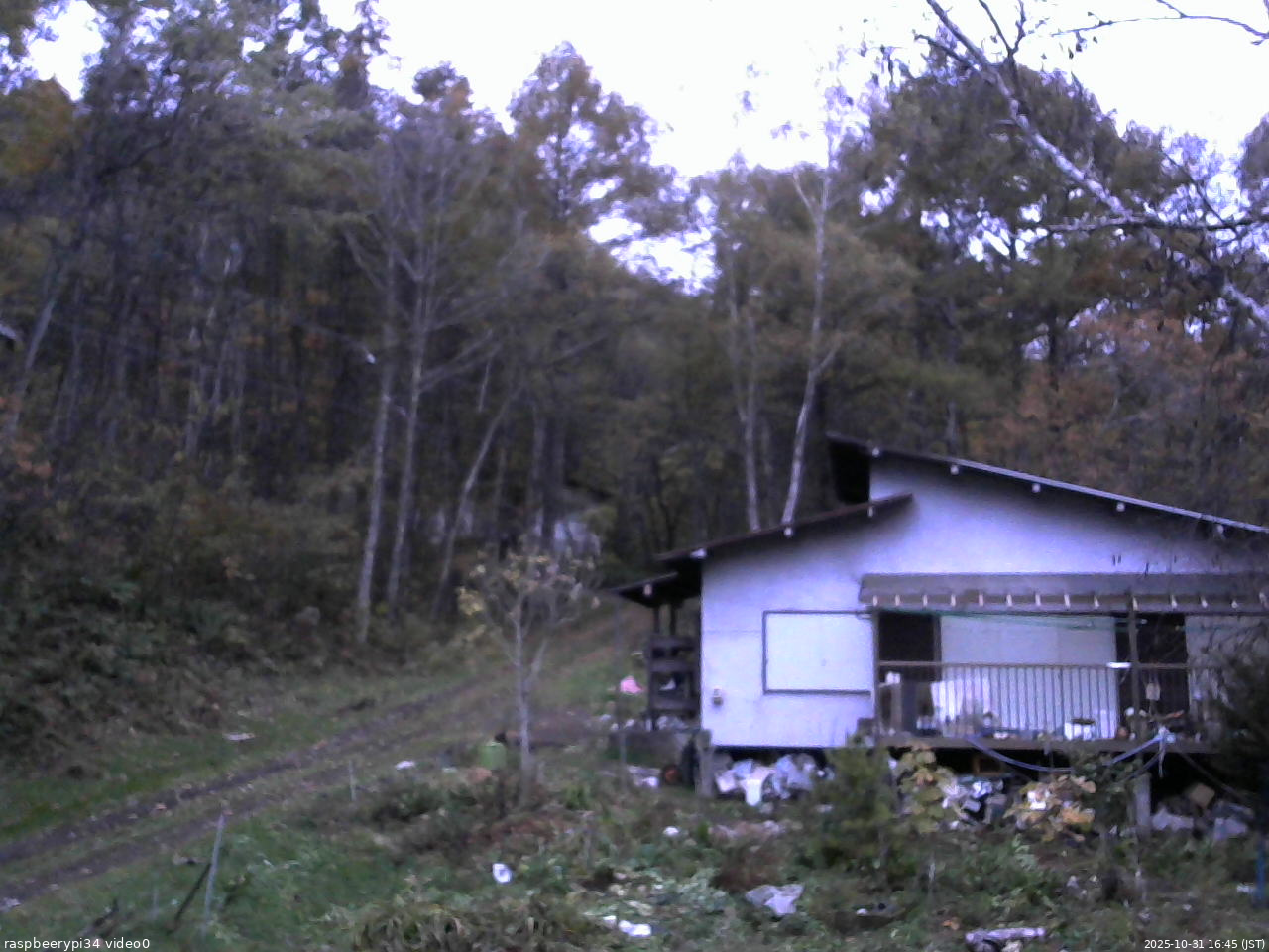 長野県菅平高原 ゆたか山荘 西側(坂上) 2025/10/31 16:45