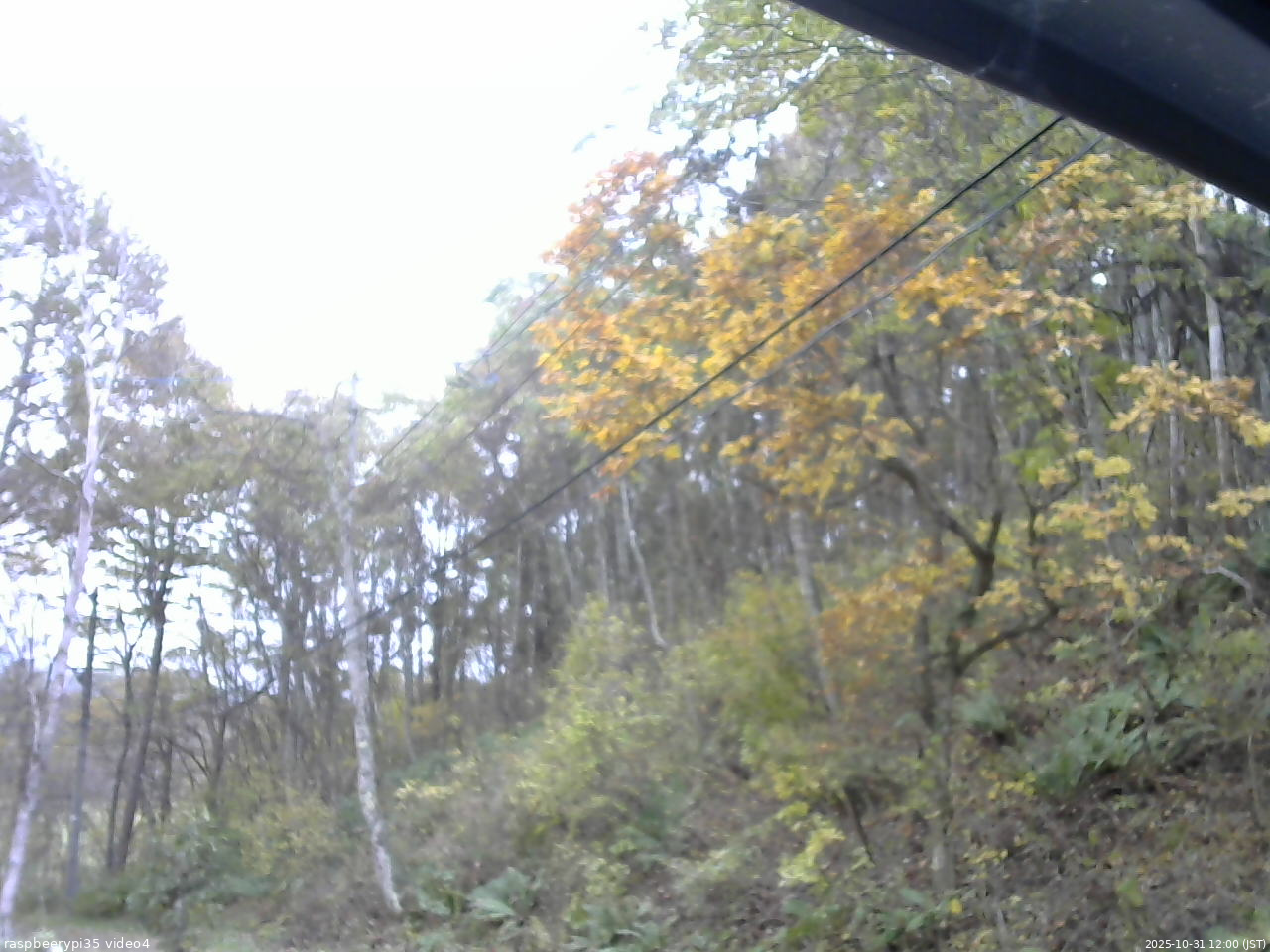長野県菅平高原 ゆたか山荘 東側上空 2025/10/31 12:00