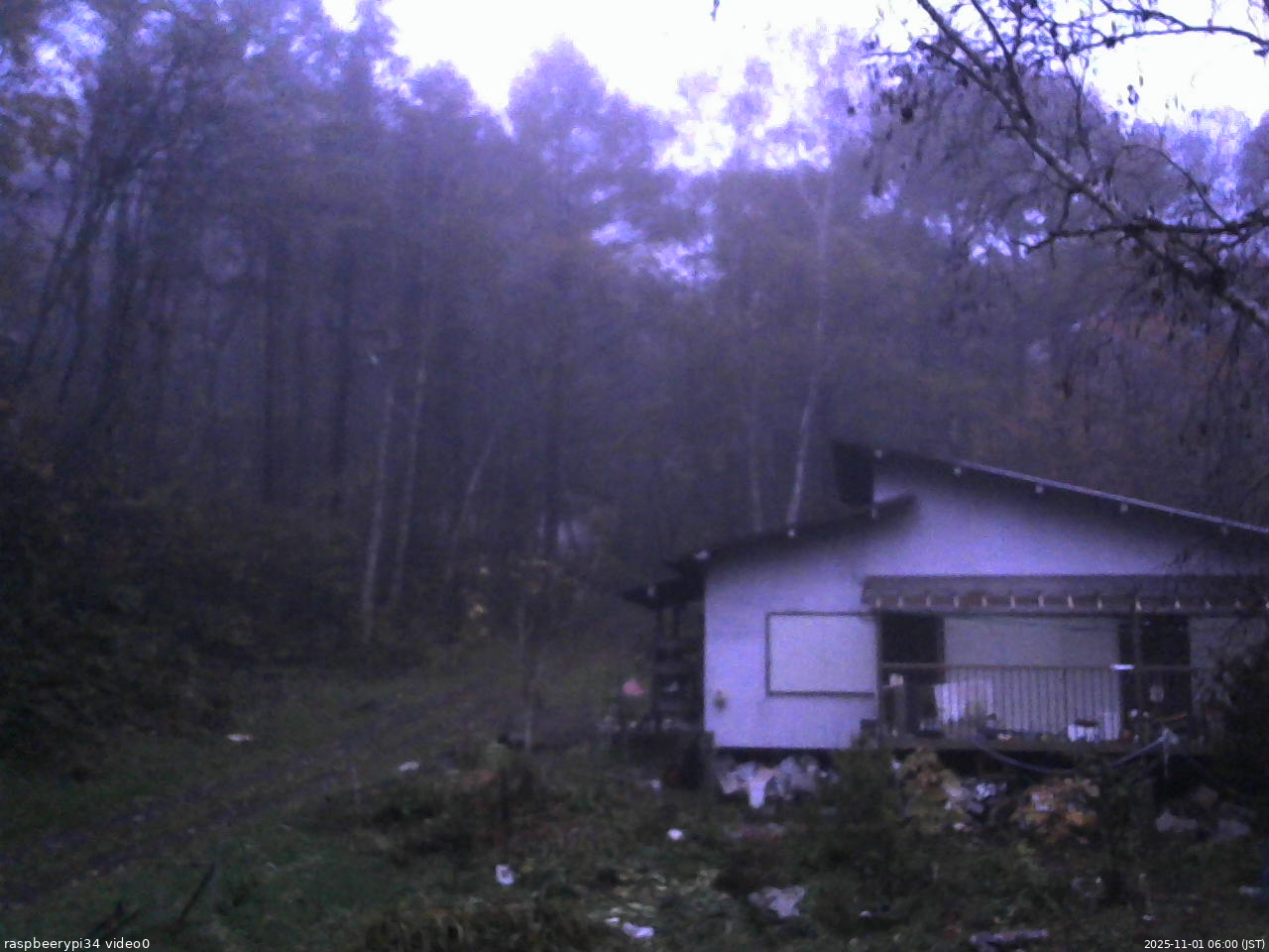 長野県菅平高原 ゆたか山荘 西側(坂上) 2025/11/01 06:00