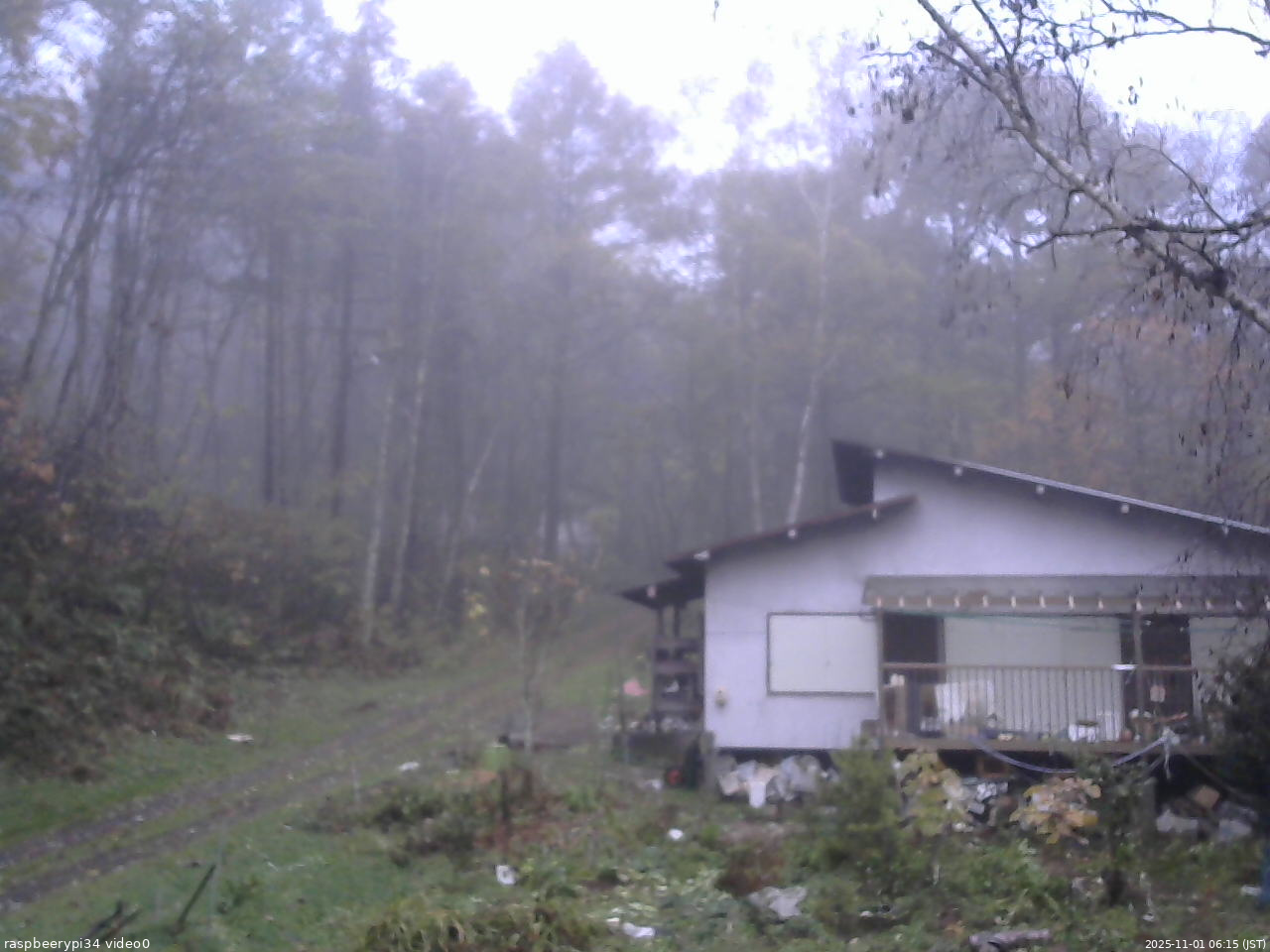 長野県菅平高原 ゆたか山荘 西側(坂上) 2025/11/01 06:15