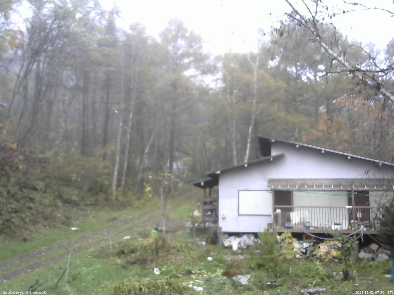 長野県菅平高原 ゆたか山荘 西側(坂上) 2025/11/01 07:30