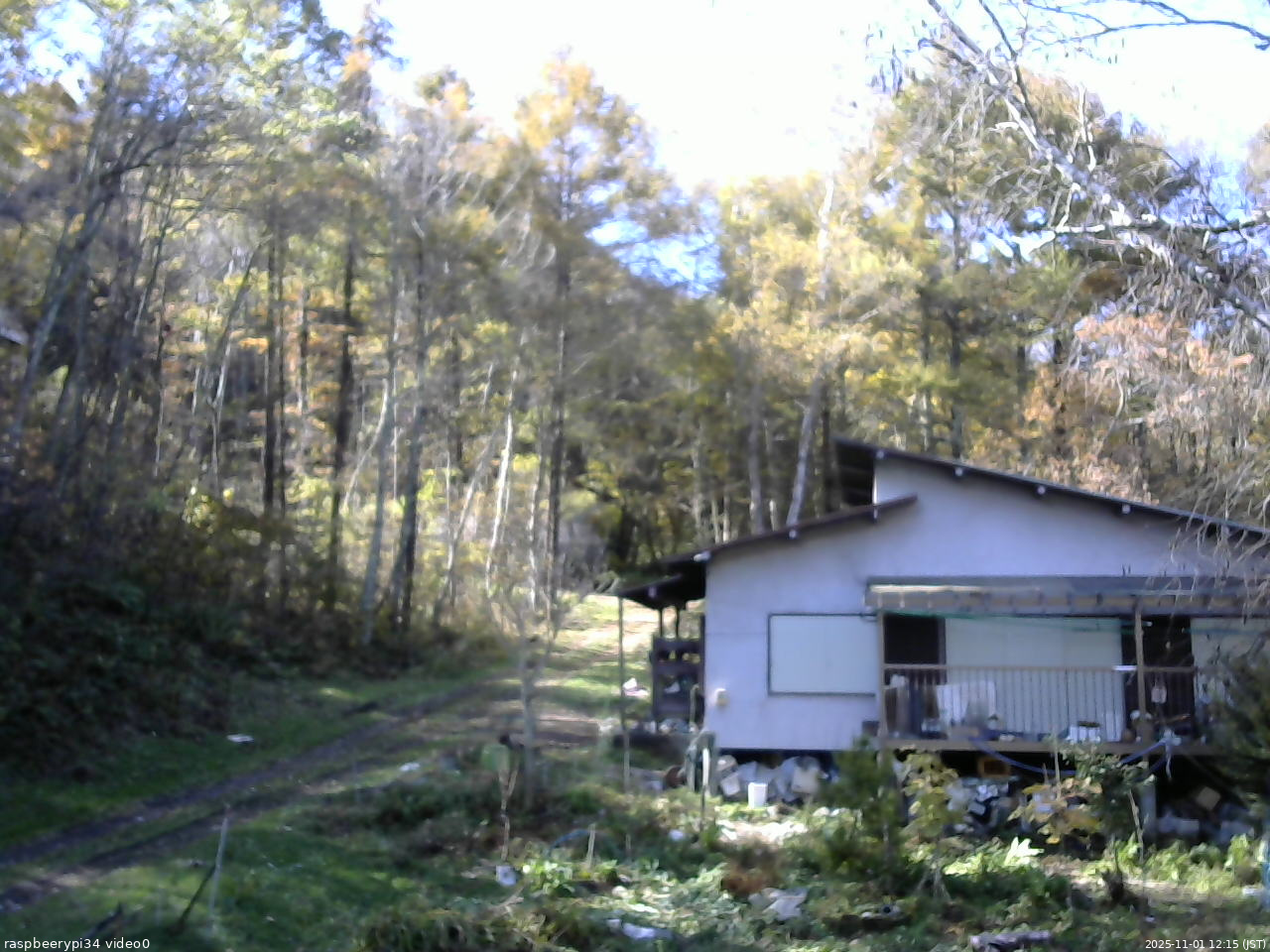 長野県菅平高原 ゆたか山荘 西側(坂上) 2025/11/01 12:15