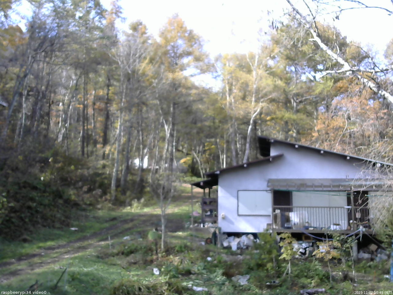 長野県菅平高原 ゆたか山荘 西側(坂上) 2025/11/02 10:45