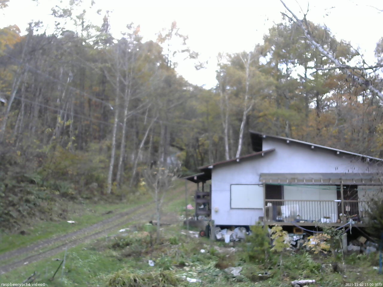 長野県菅平高原 ゆたか山荘 西側(坂上) 2025/11/02 15:00