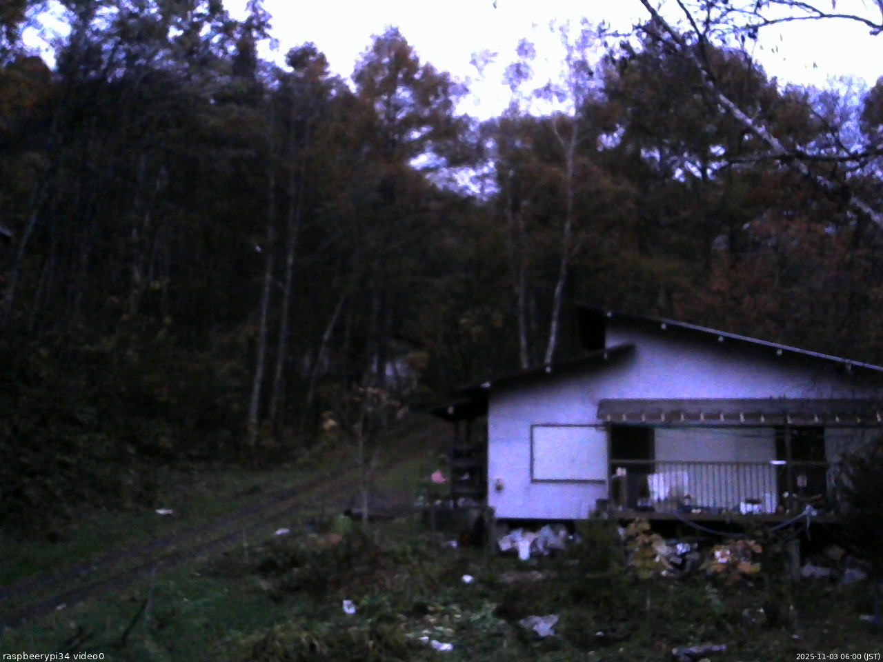 長野県菅平高原 ゆたか山荘 西側(坂上) 2025/11/03 06:00