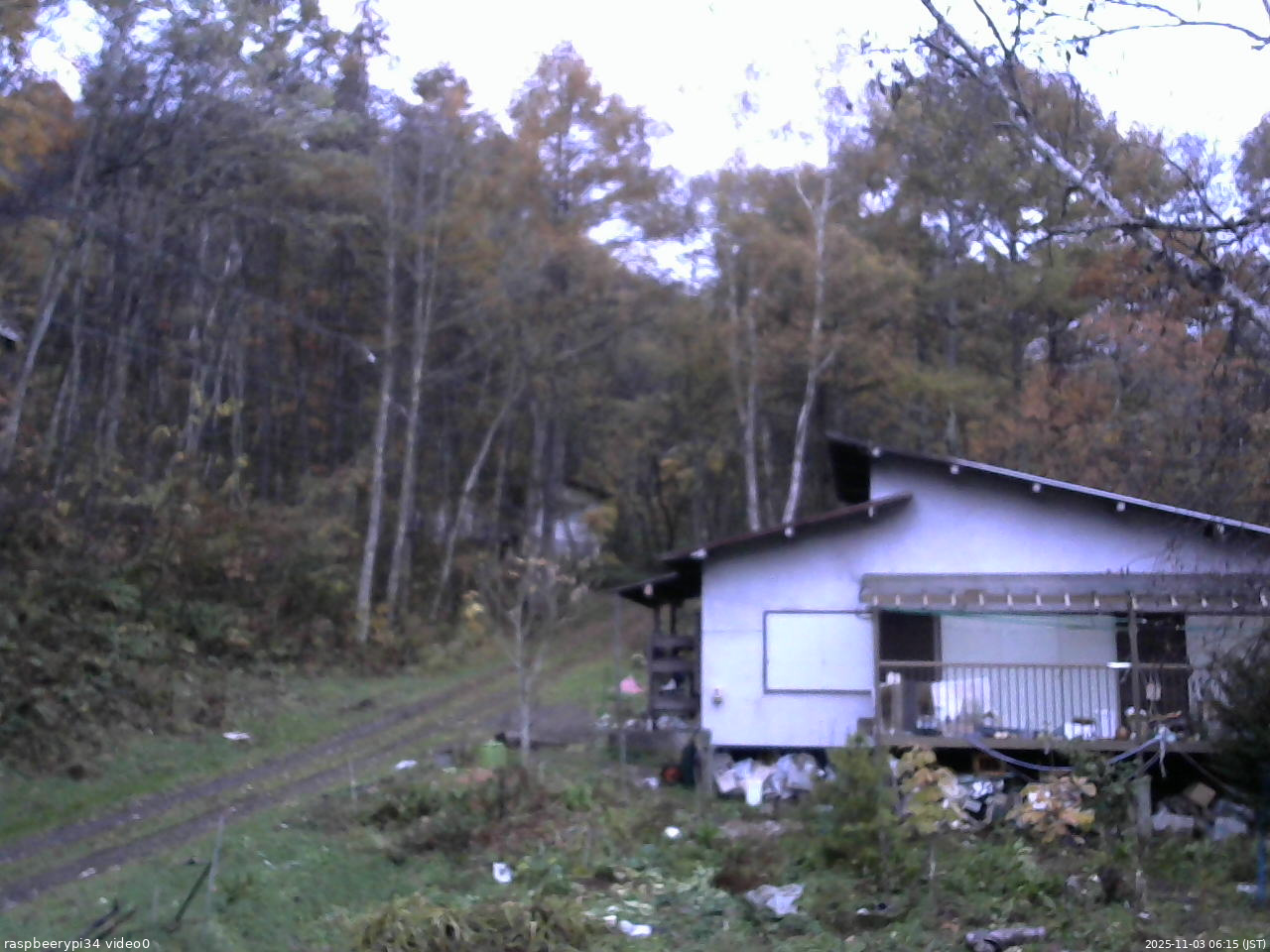 長野県菅平高原 ゆたか山荘 西側(坂上) 2025/11/03 06:15