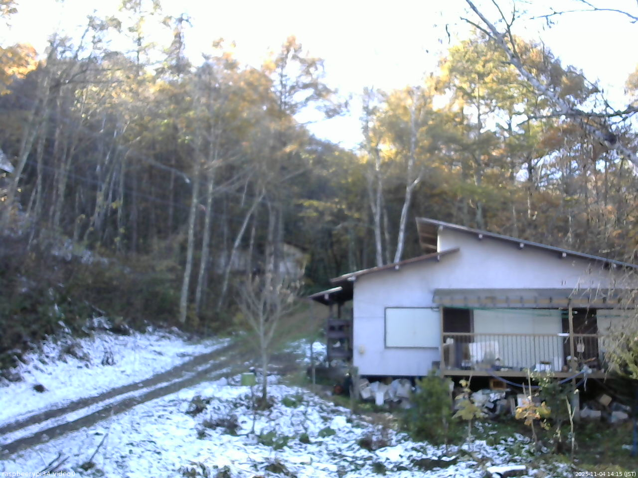 長野県菅平高原 ゆたか山荘 西側(坂上) 2025/11/04 14:15