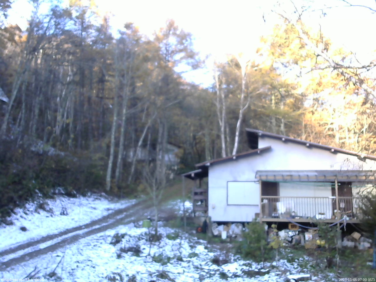 長野県菅平高原 ゆたか山荘 西側(坂上) 2025/11/05 07:00