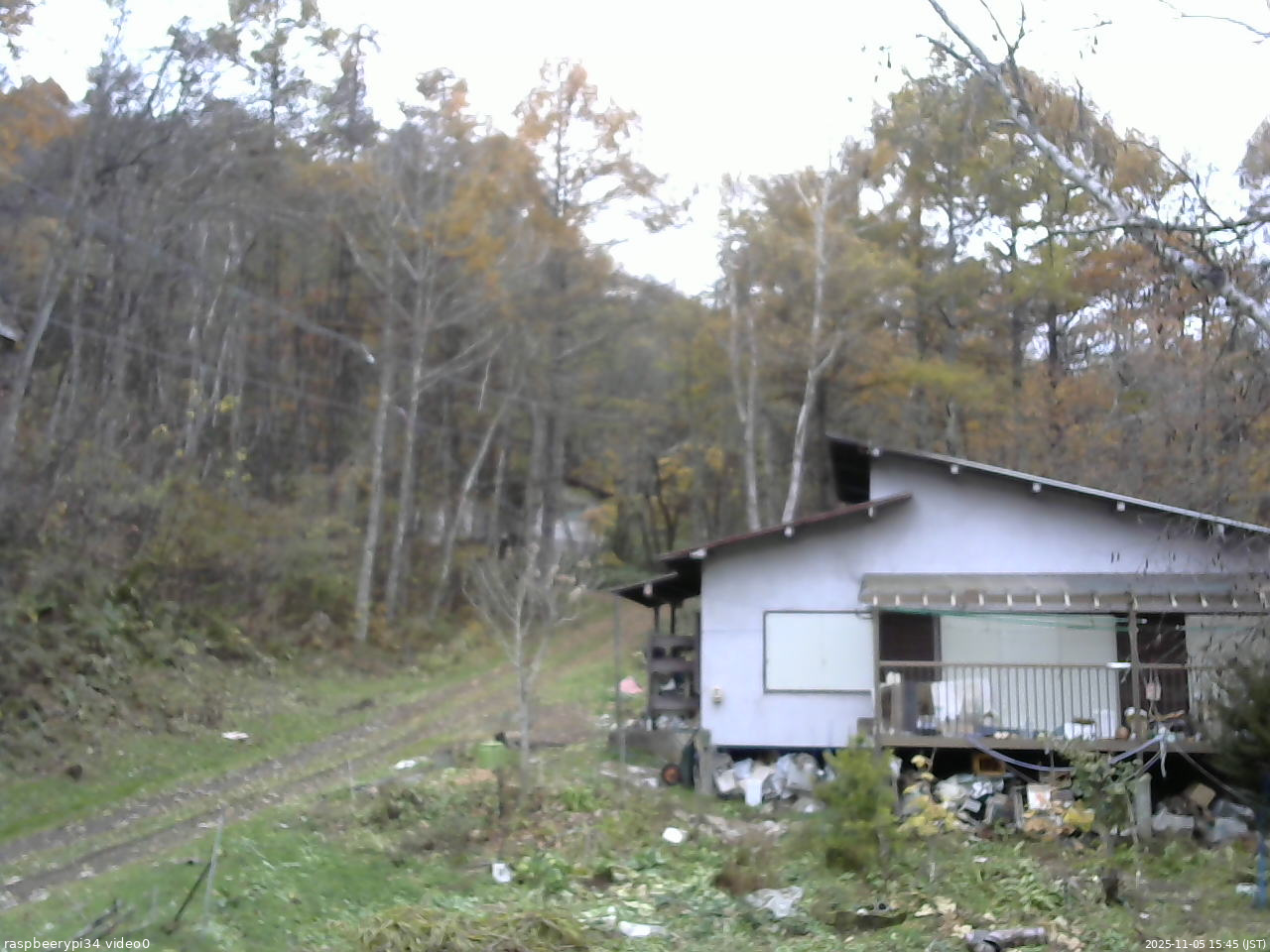 長野県菅平高原 ゆたか山荘 西側(坂上) 2025/11/05 15:45