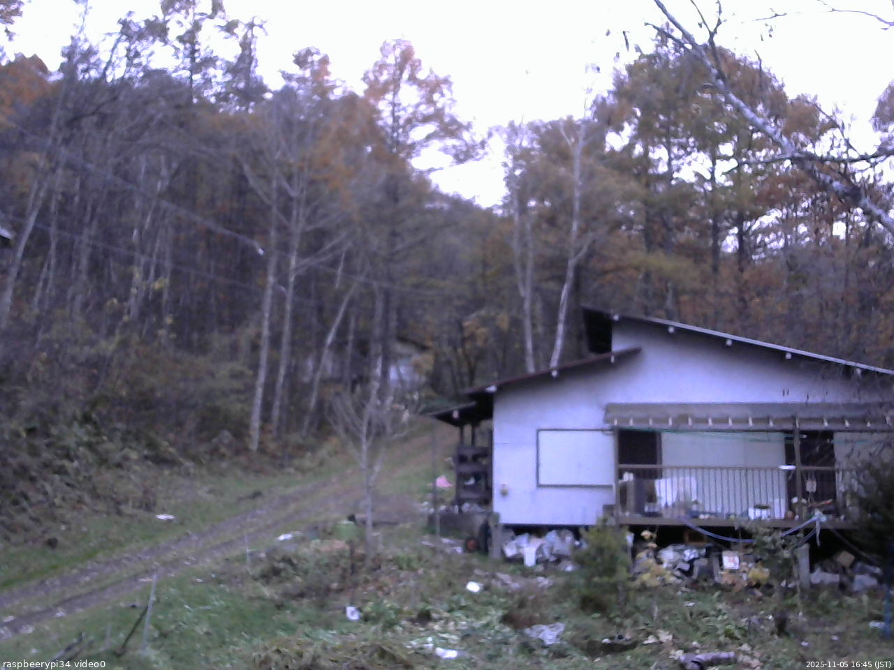 長野県菅平高原 ゆたか山荘 西側(坂上) 2025/11/05 16:45