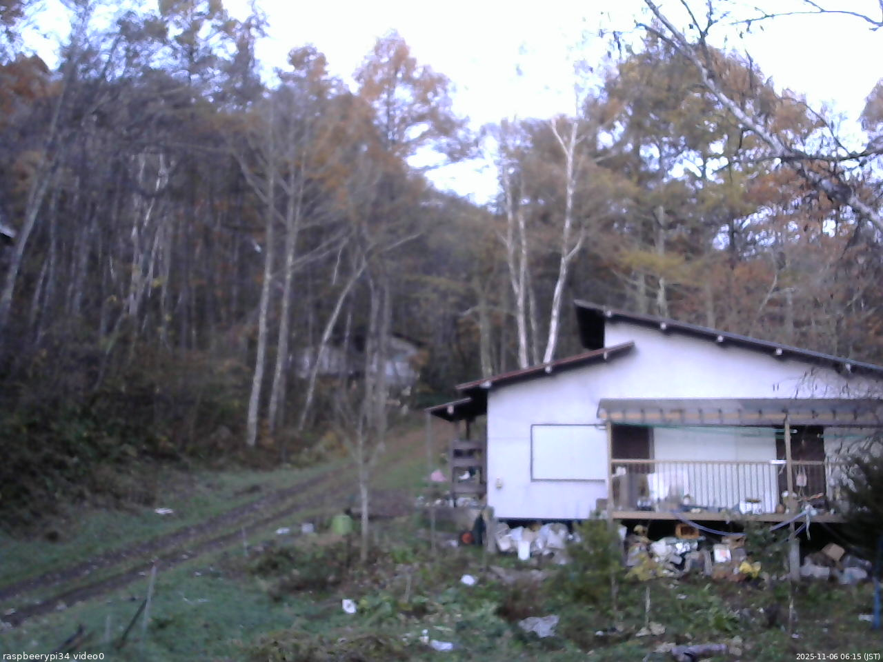 長野県菅平高原 ゆたか山荘 西側(坂上) 2025/11/06 06:15