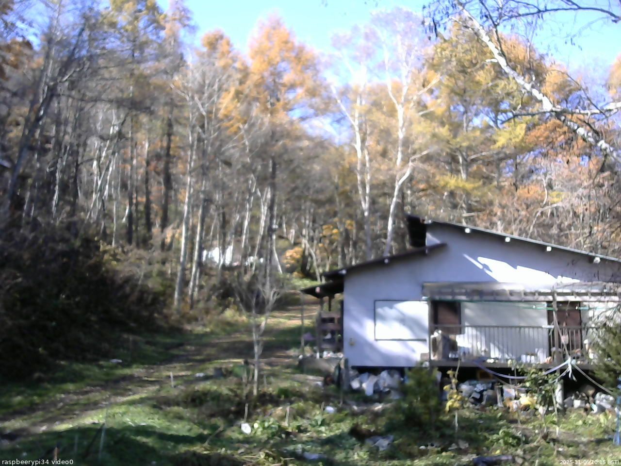 長野県菅平高原 ゆたか山荘 西側(坂上) 2025/11/06 10:15