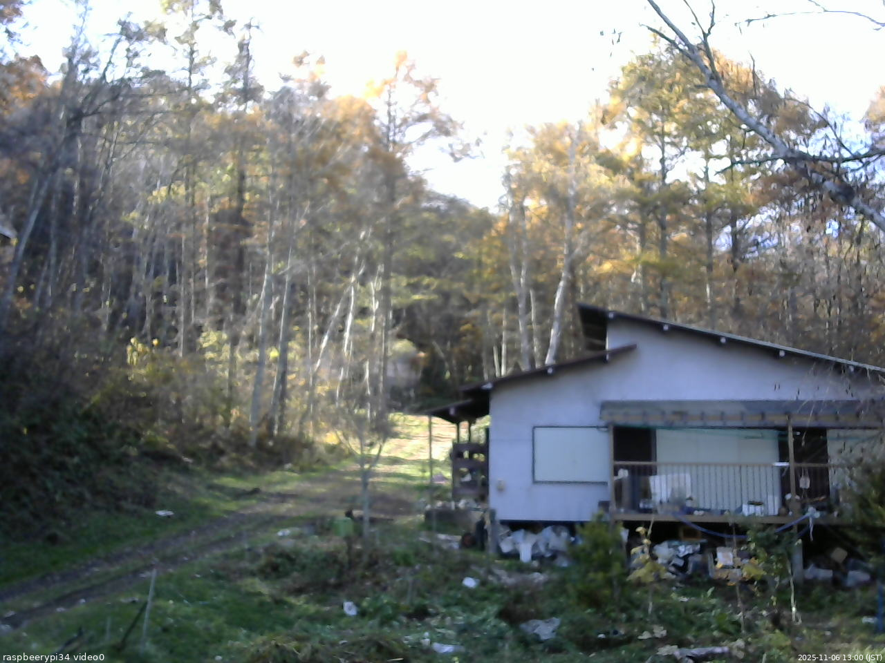 長野県菅平高原 ゆたか山荘 西側(坂上) 2025/11/06 13:00