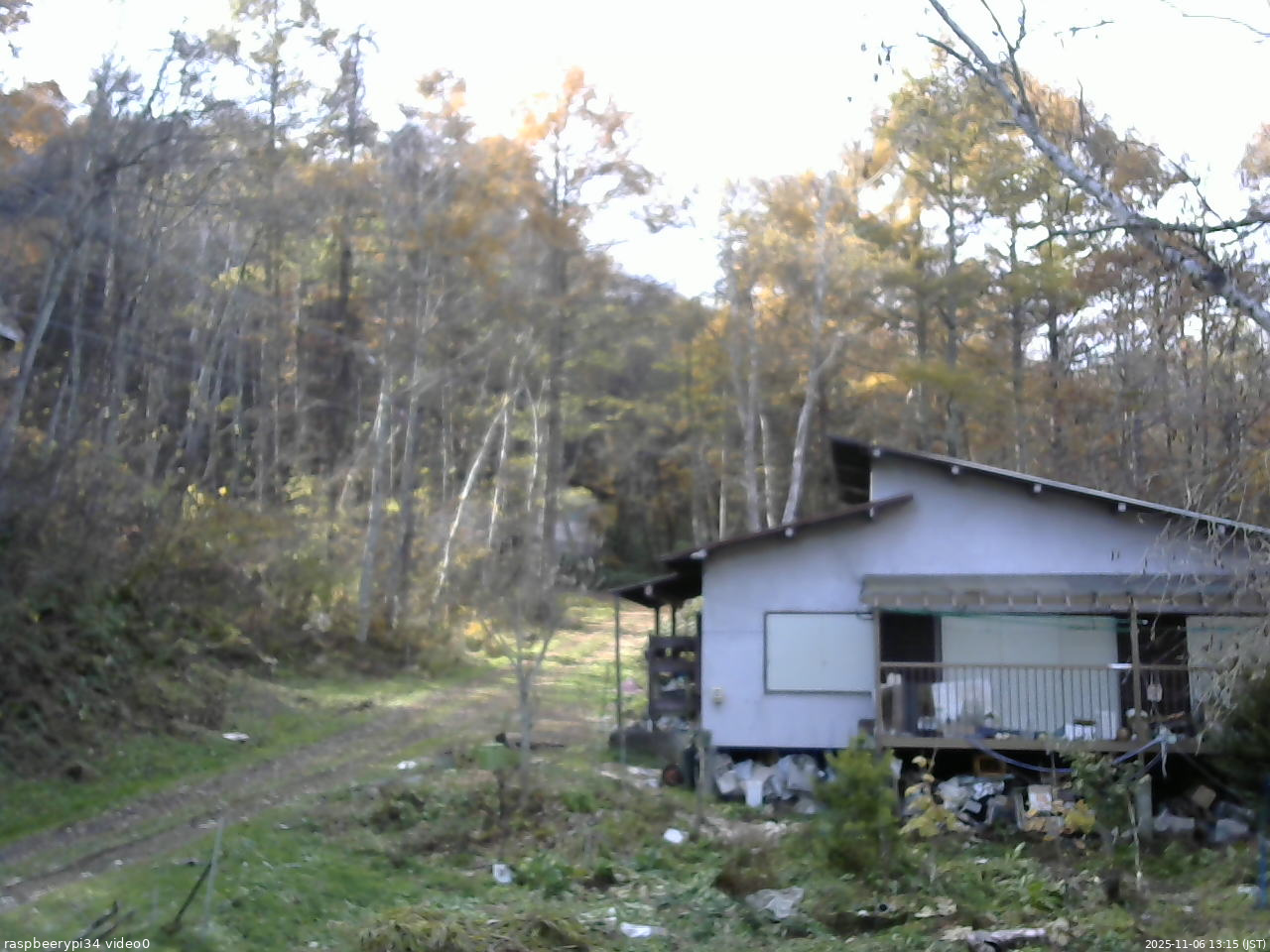 長野県菅平高原 ゆたか山荘 西側(坂上) 2025/11/06 13:15