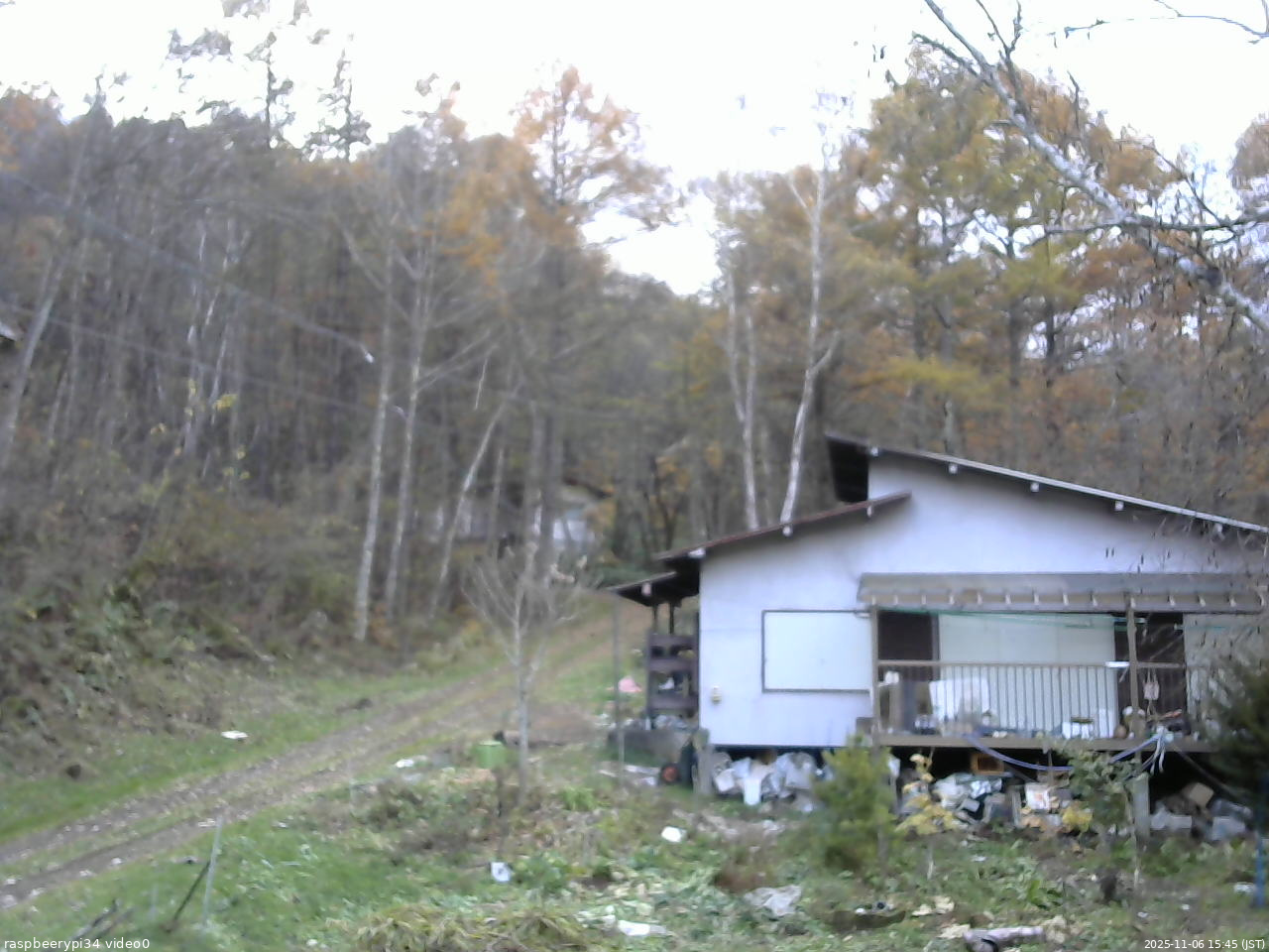 長野県菅平高原 ゆたか山荘 西側(坂上) 2025/11/06 15:45