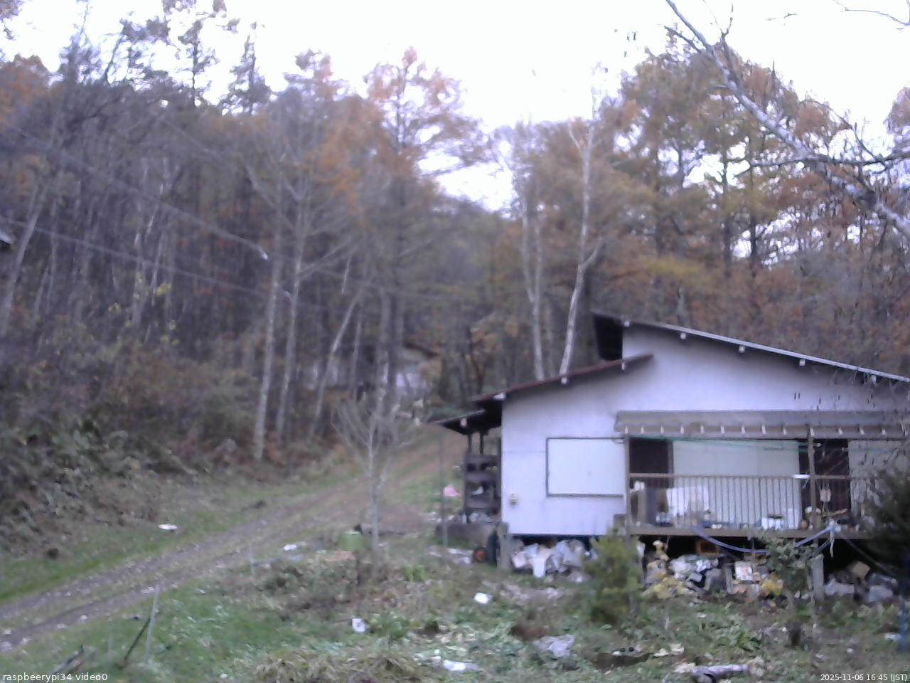 長野県菅平高原 ゆたか山荘 西側(坂上) 2025/11/06 16:45