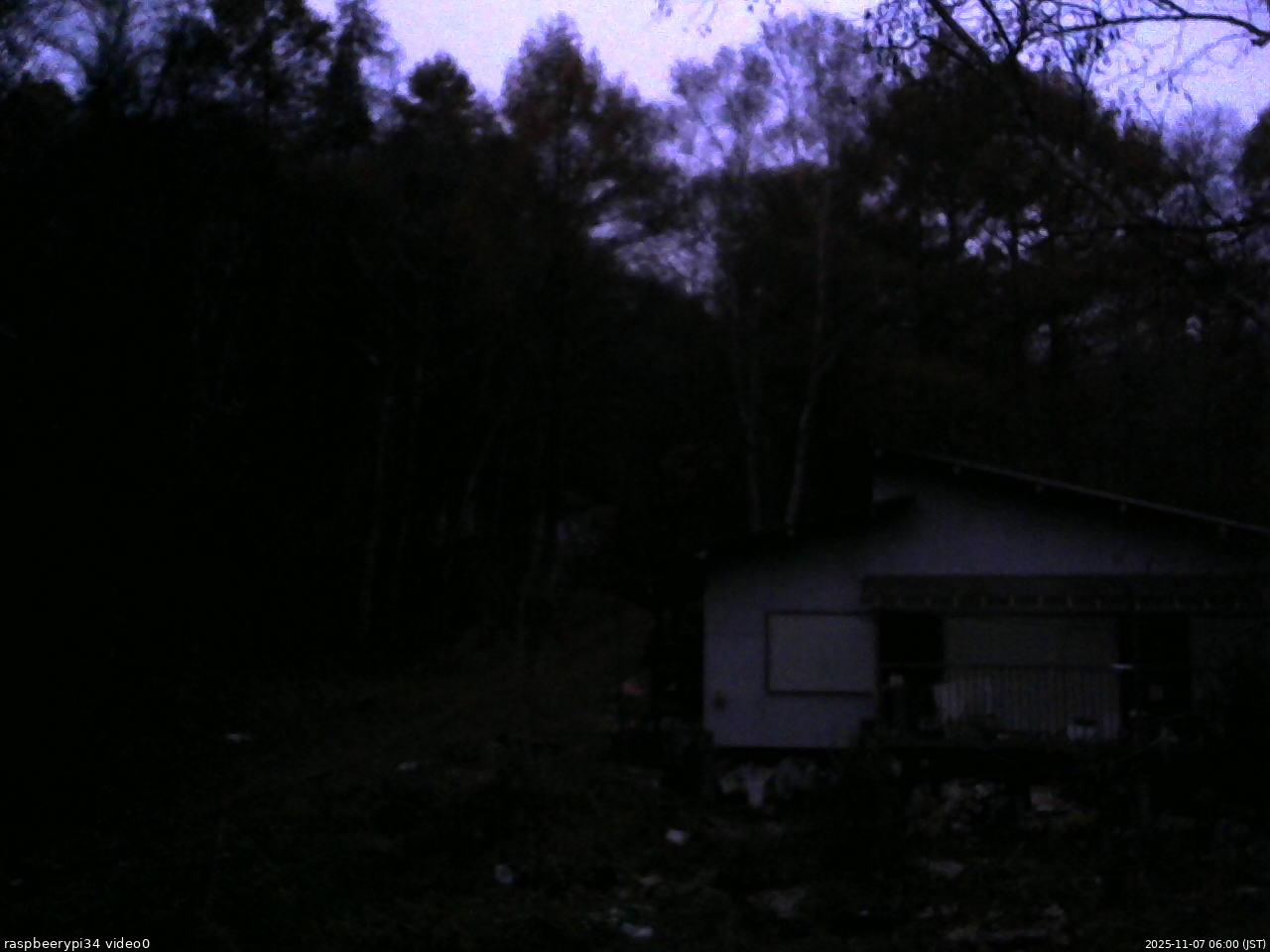 長野県菅平高原 ゆたか山荘 西側(坂上) 2025/11/07 06:00