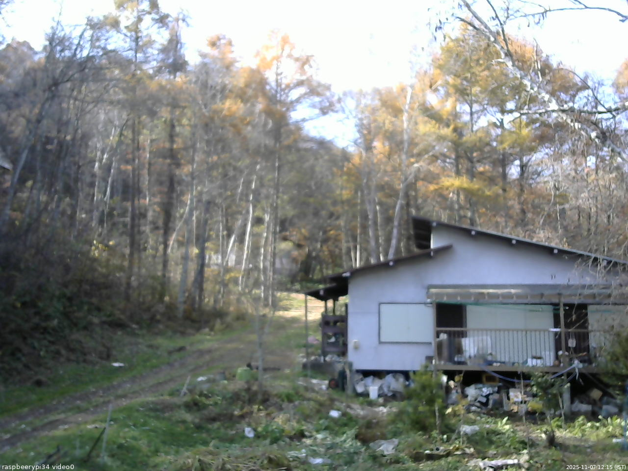 長野県菅平高原 ゆたか山荘 西側(坂上) 2025/11/07 12:15