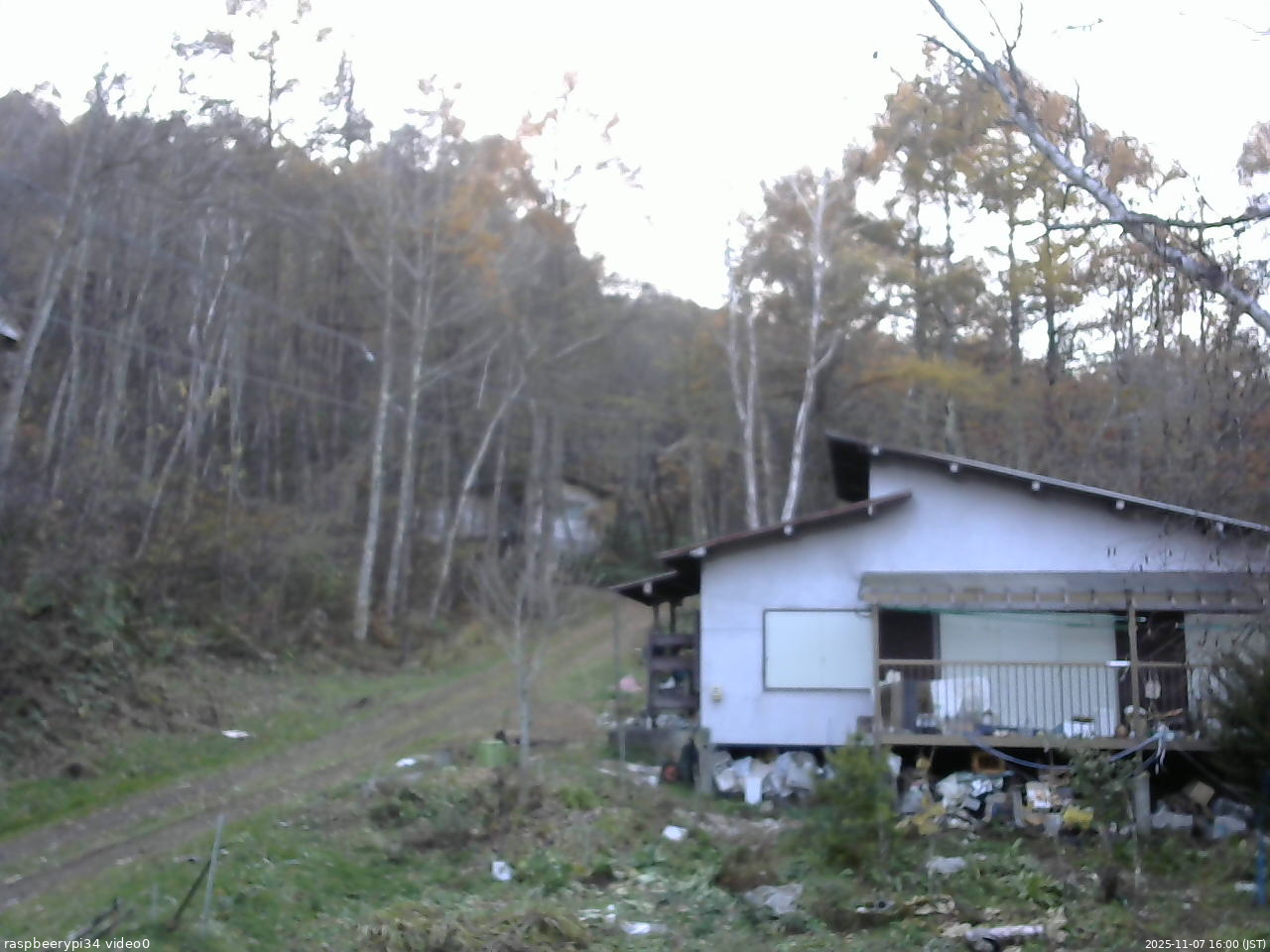 長野県菅平高原 ゆたか山荘 西側(坂上) 2025/11/07 16:00