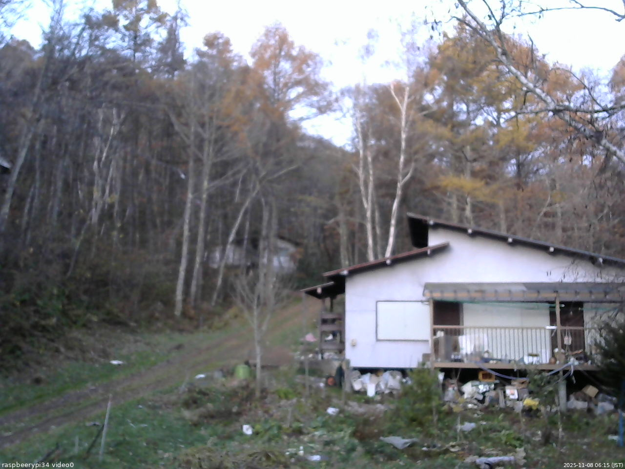 長野県菅平高原 ゆたか山荘 西側(坂上) 2025/11/08 06:15