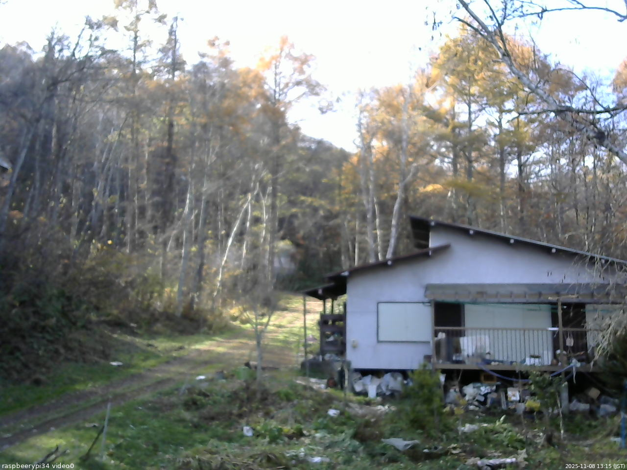 長野県菅平高原 ゆたか山荘 西側(坂上) 2025/11/08 13:15