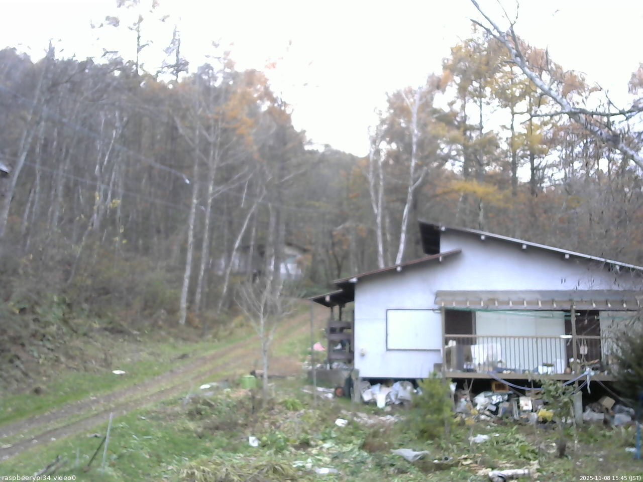 長野県菅平高原 ゆたか山荘 西側(坂上) 2025/11/08 15:45