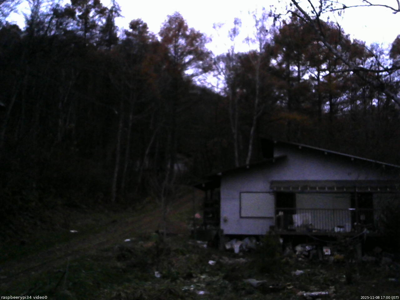 長野県菅平高原 ゆたか山荘 西側(坂上) 2025/11/08 17:00