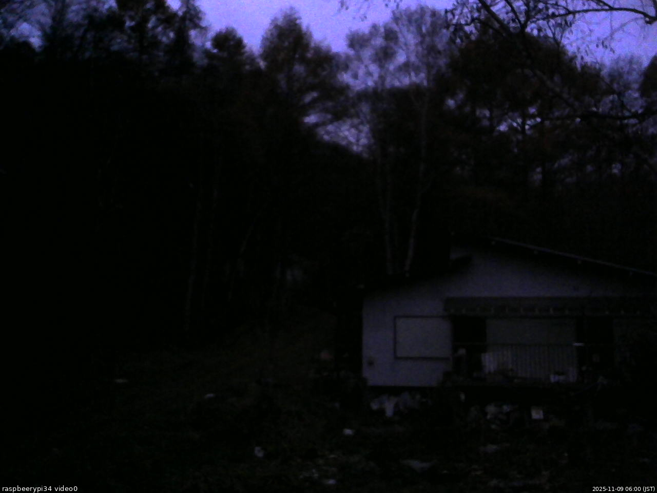 長野県菅平高原 ゆたか山荘 西側(坂上) 2025/11/09 06:00