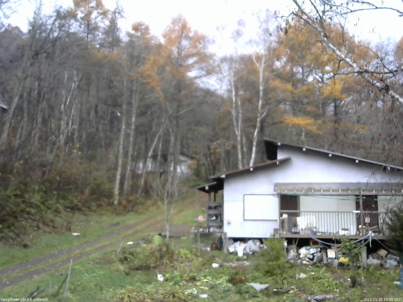 長野県菅平高原 ゆたか山荘 西側(坂上) 2025/11/10 10:00