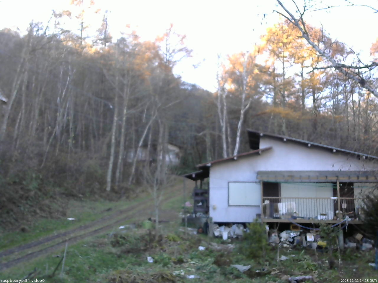 長野県菅平高原 ゆたか山荘 西側(坂上) 2025/11/11 14:15