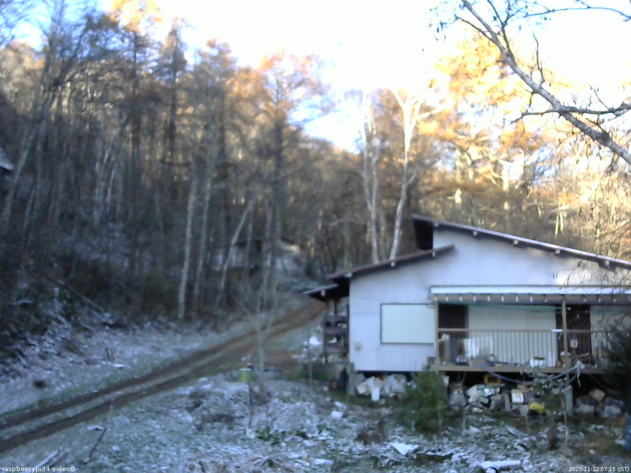 長野県菅平高原 ゆたか山荘 西側(坂上) 2025/11/12 07:15