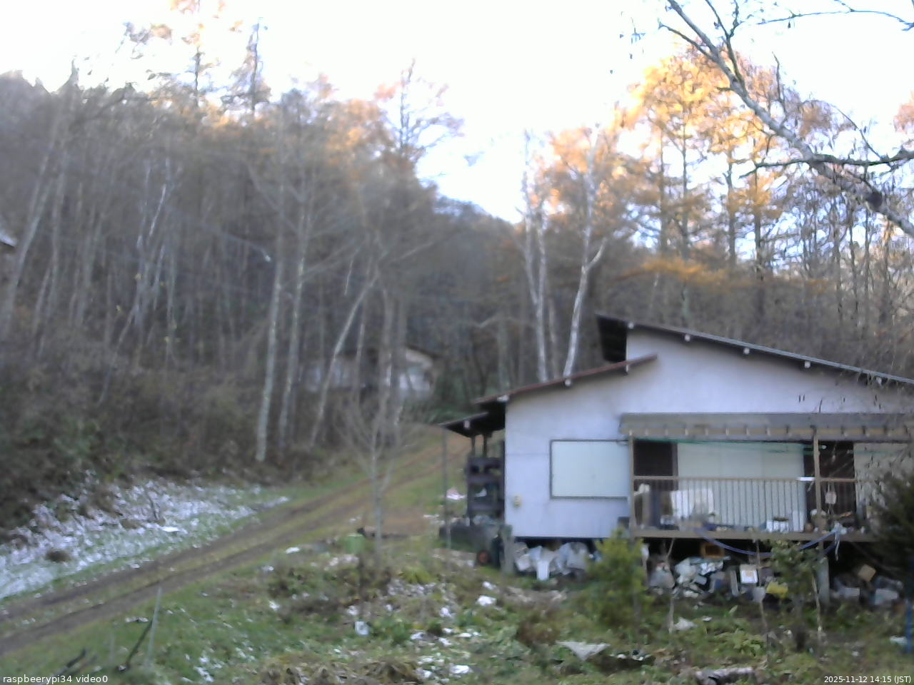 長野県菅平高原 ゆたか山荘 西側(坂上) 2025/11/12 14:15