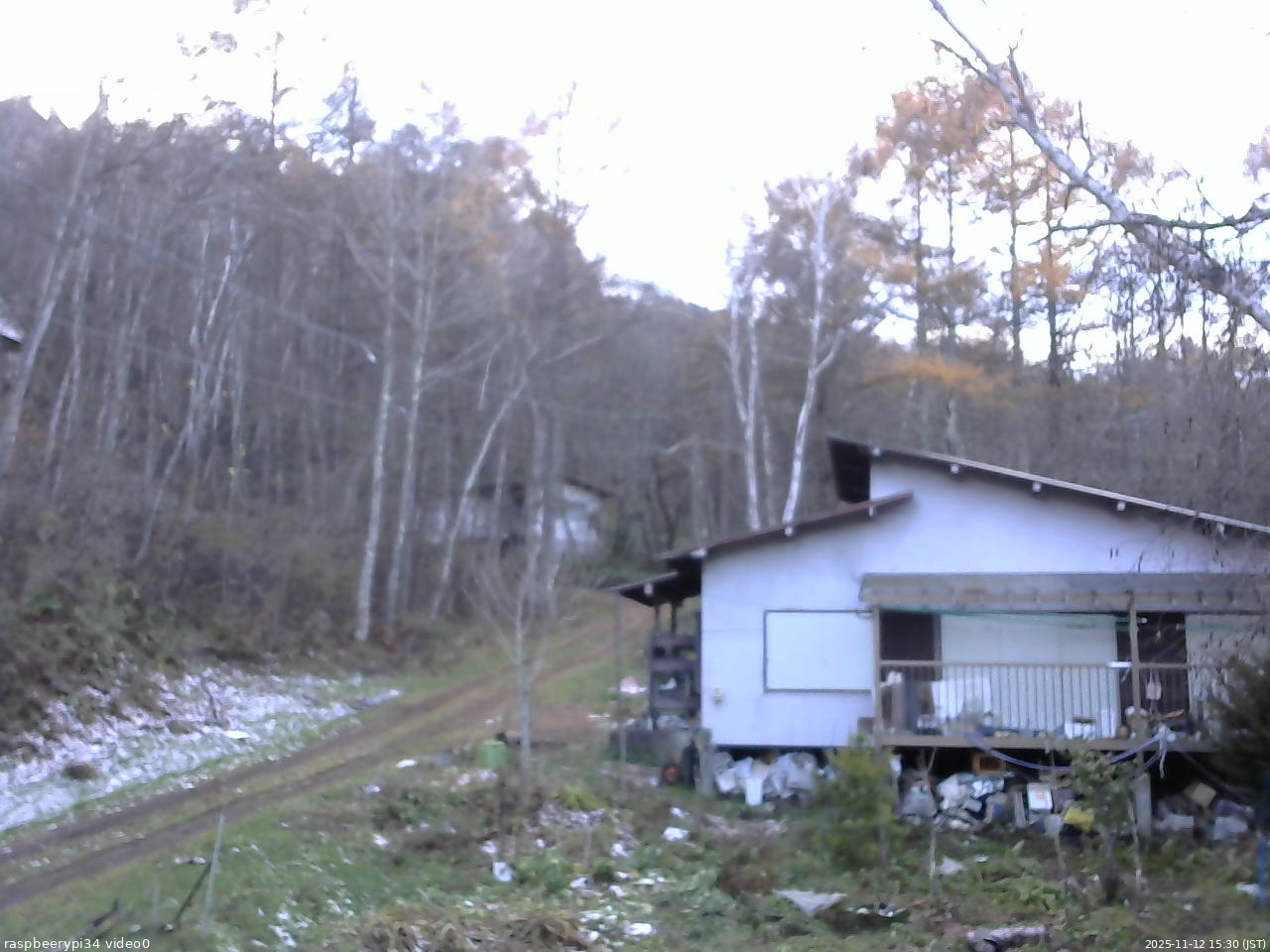 長野県菅平高原 ゆたか山荘 西側(坂上) 2025/11/12 15:30
