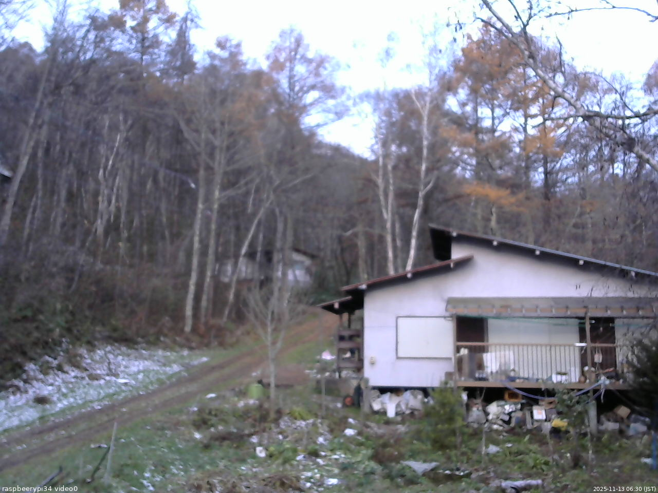 長野県菅平高原 ゆたか山荘 西側(坂上) 2025/11/13 06:30