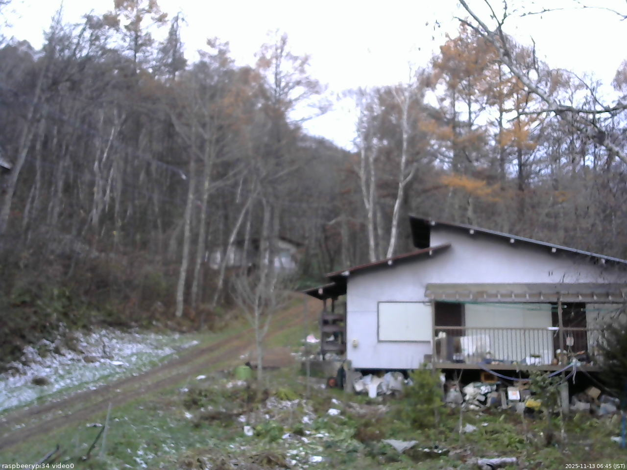 長野県菅平高原 ゆたか山荘 西側(坂上) 2025/11/13 06:45