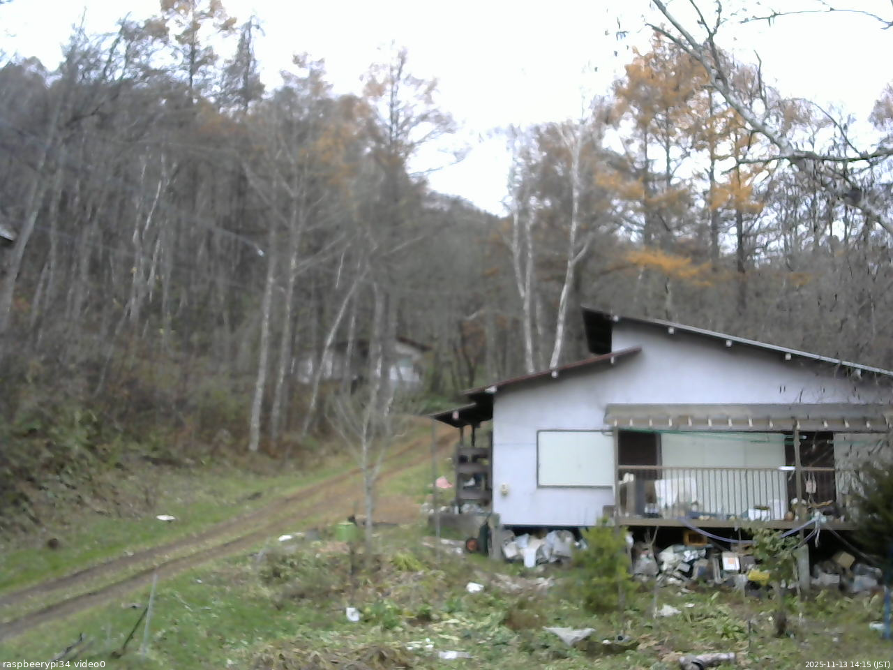 長野県菅平高原 ゆたか山荘 西側(坂上) 2025/11/13 14:15