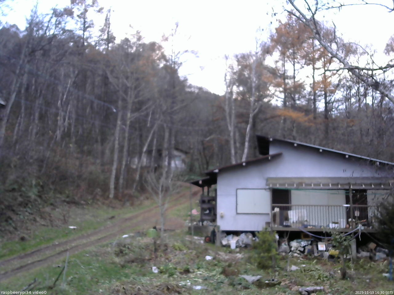 長野県菅平高原 ゆたか山荘 西側(坂上) 2025/11/13 16:30