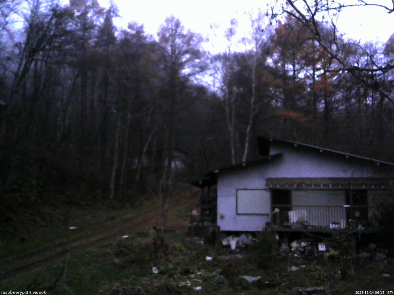 長野県菅平高原 ゆたか山荘 西側(坂上) 2025/11/14 06:15