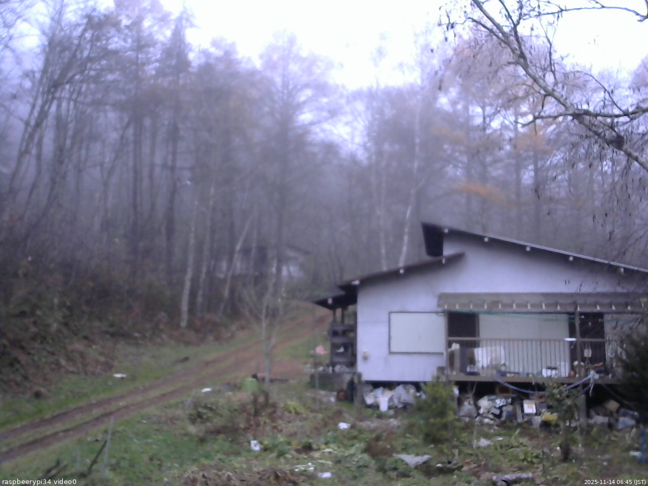 長野県菅平高原 ゆたか山荘 西側(坂上) 2025/11/14 06:45